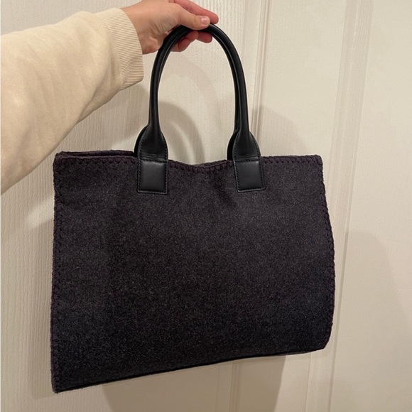 Tory Burch Lydia bag
Large size - Picture 6 of 8